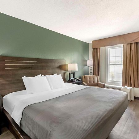 Quality Inn & Suites Санті Екстер'єр фото