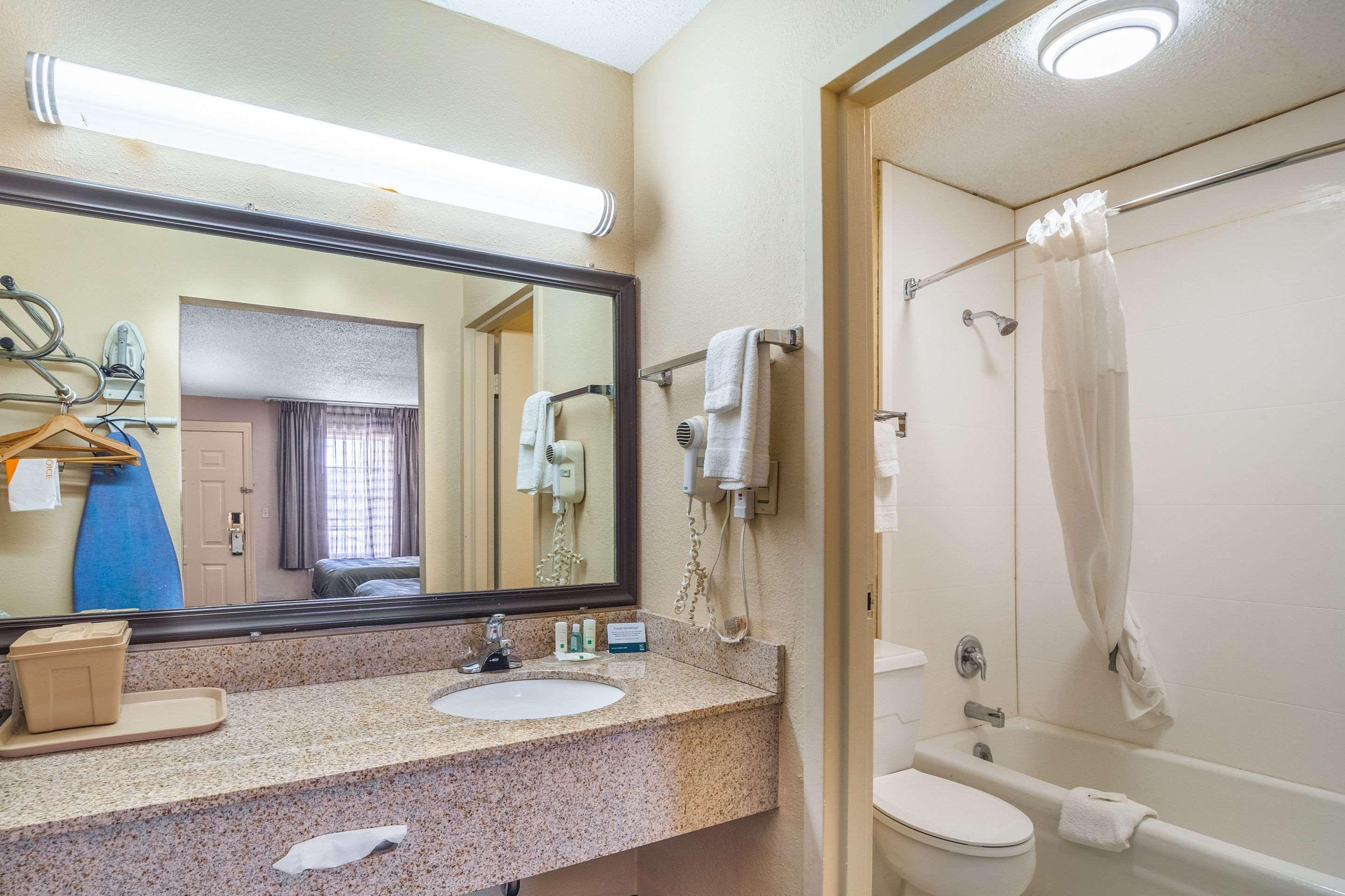 Quality Inn & Suites Санті Екстер'єр фото