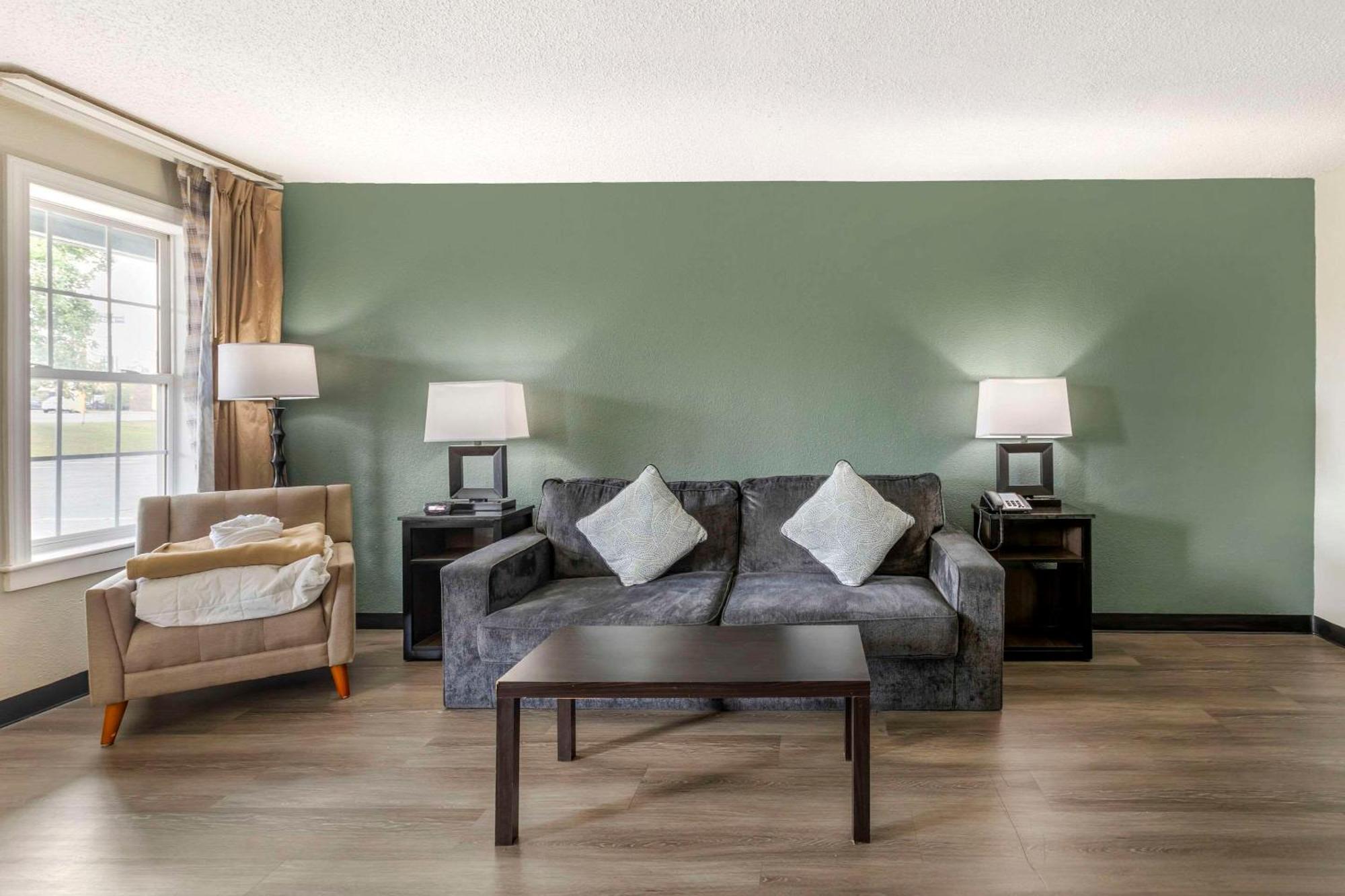 Quality Inn & Suites Санті Екстер'єр фото
