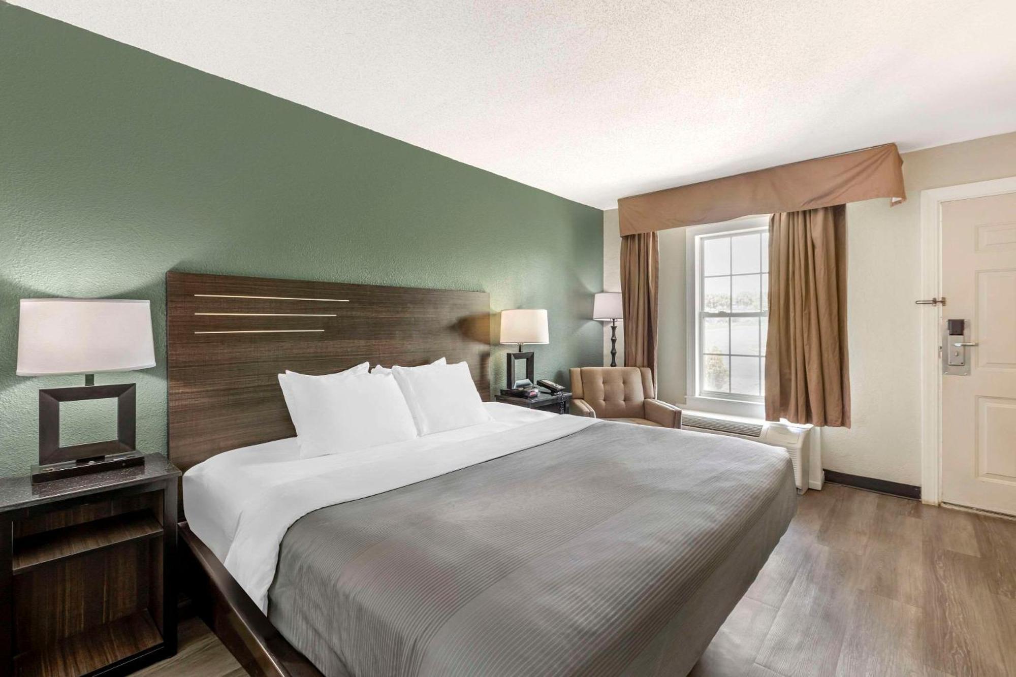 Quality Inn & Suites Санті Екстер'єр фото