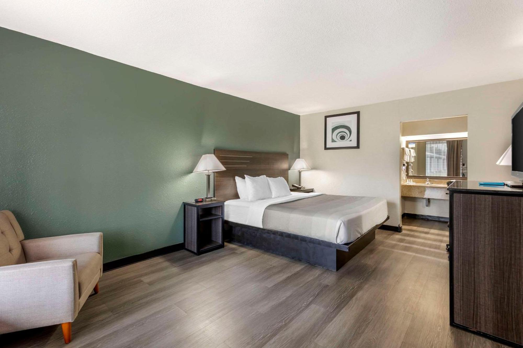 Quality Inn & Suites Санті Екстер'єр фото