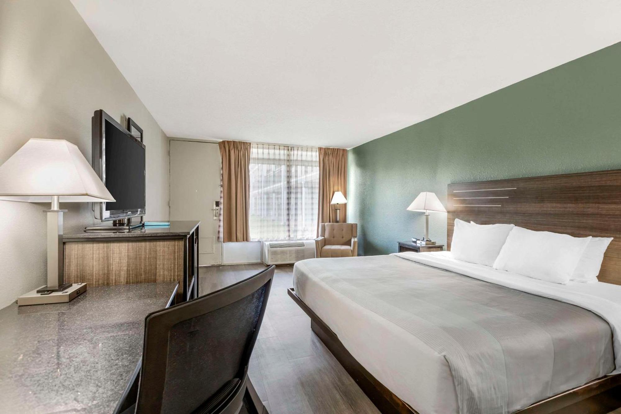 Quality Inn & Suites Санті Екстер'єр фото