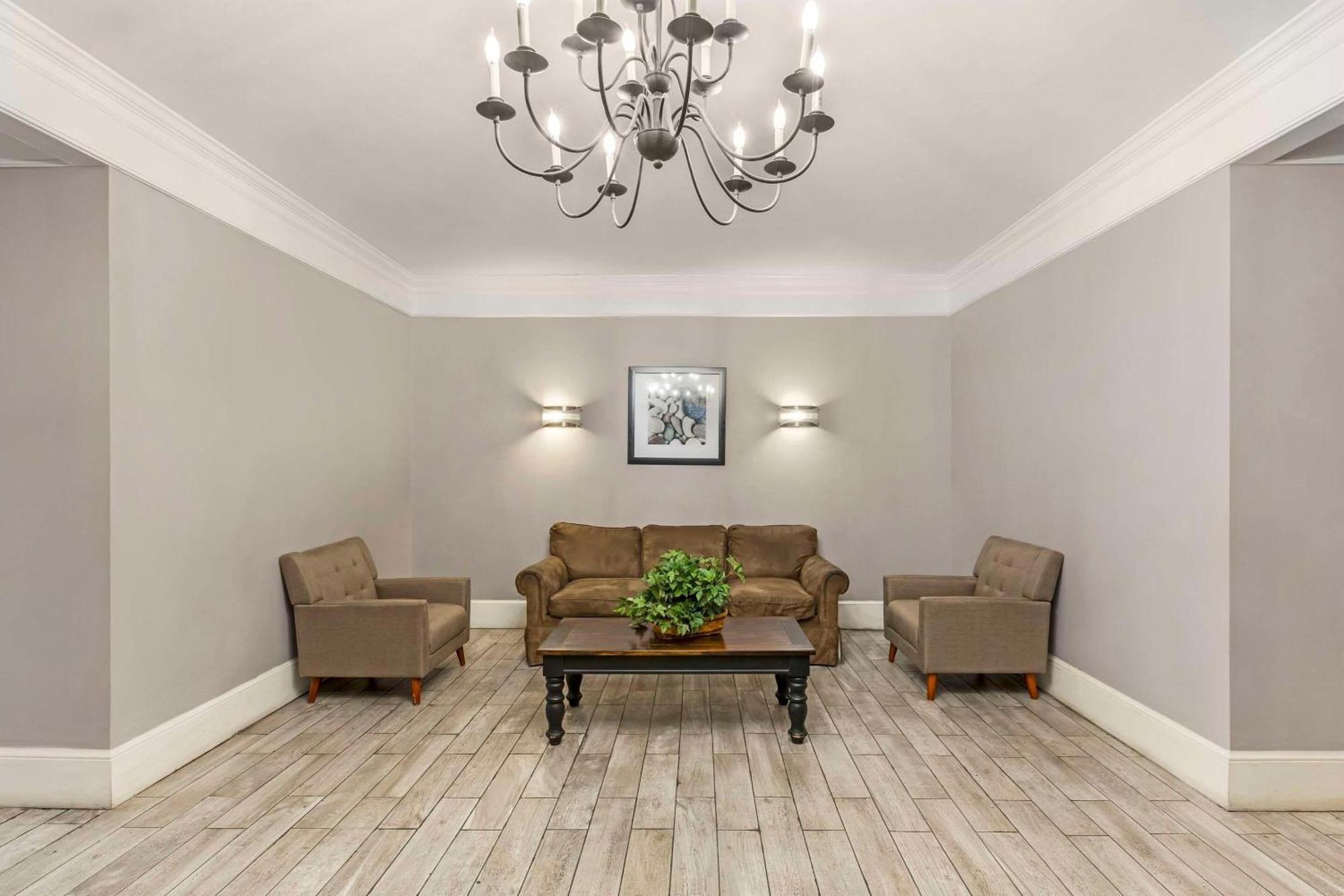 Quality Inn & Suites Санті Екстер'єр фото