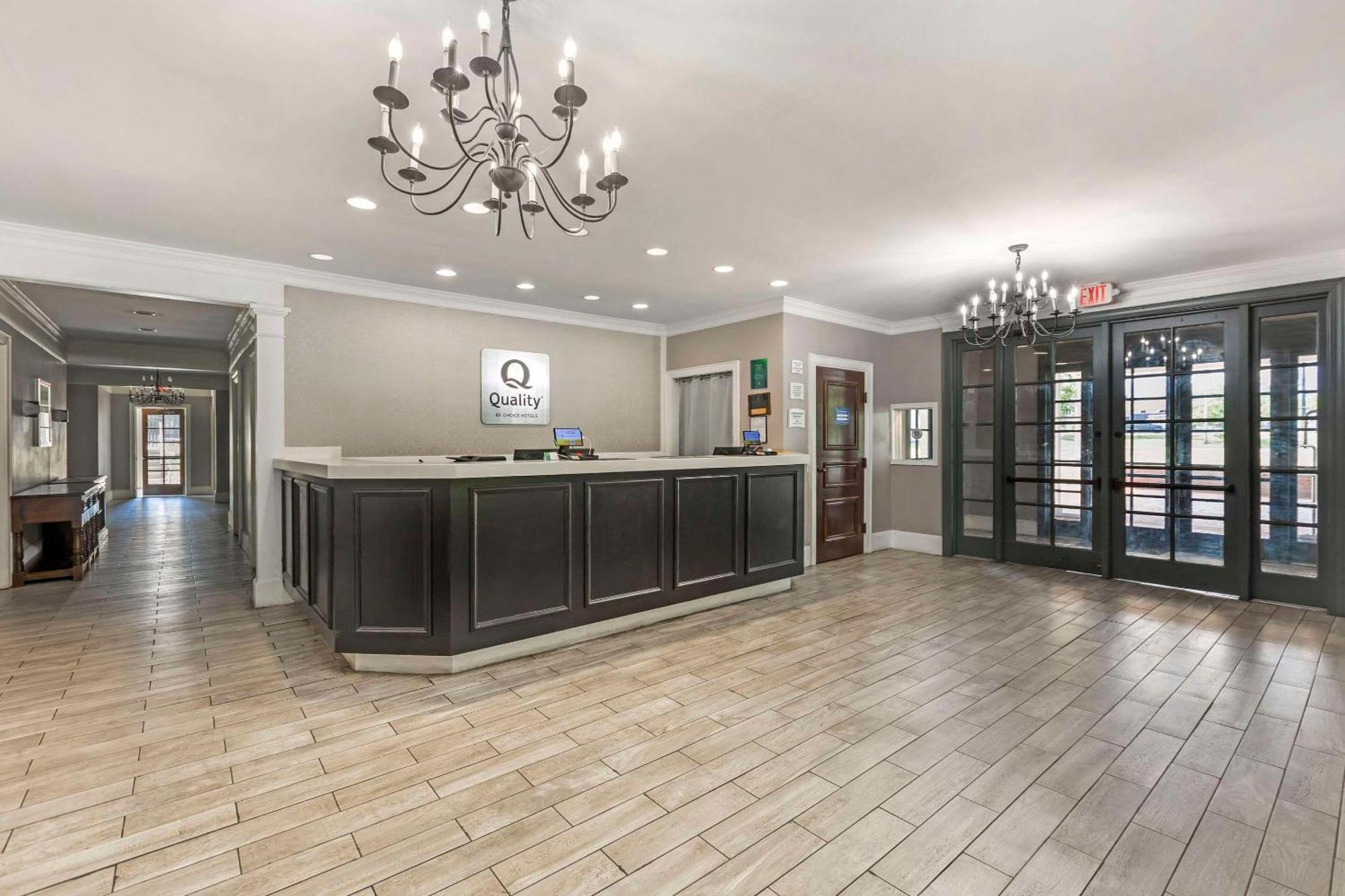 Quality Inn & Suites Санті Екстер'єр фото