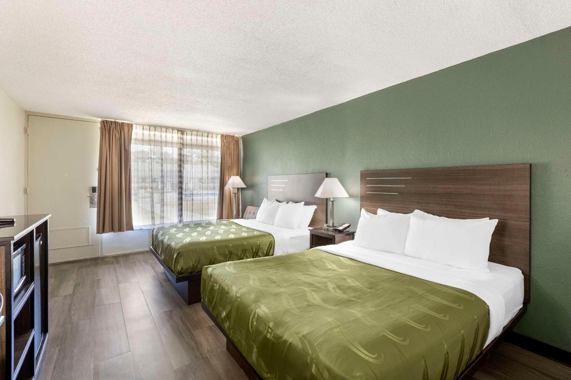 Quality Inn & Suites Санті Екстер'єр фото